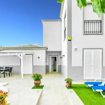 فيلة Playa De Fanabe Sleeps 6 With Pool Air Con And Wifi *