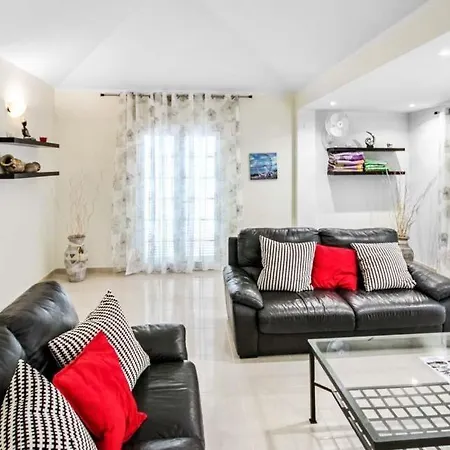 Playa De Fanabe Sleeps 6 With Pool Air Con And Wifi * أذيخي