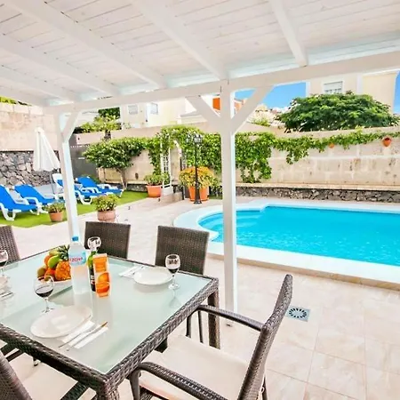 Playa De Fanabe Sleeps 6 With Pool Air Con And Wifi ヴィラ アデヘ