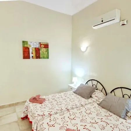 ヴィラ Playa De Fanabe Sleeps 6 With Pool Air Con And Wifi *